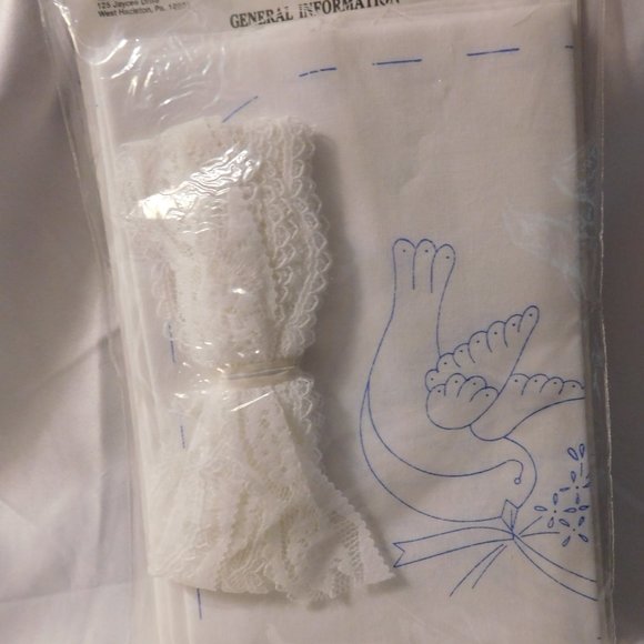 Bucilla Cross Stitch Kit Dresser Scarf Love Birds Special Edition - Picture 4 of 5